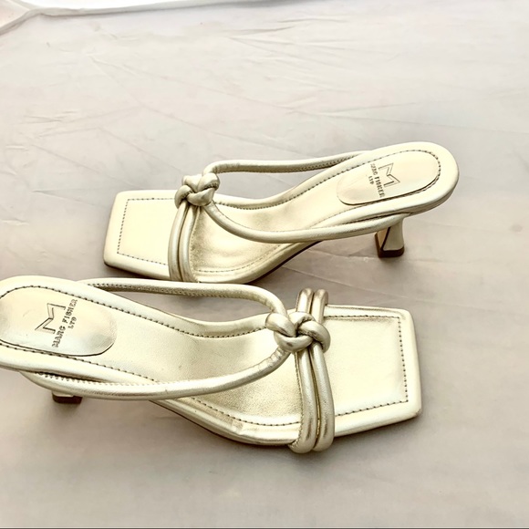 Marc Fisher NWOB gold leather sandal Flats Mules Shoes 6 NWT - Picture 5 of 7